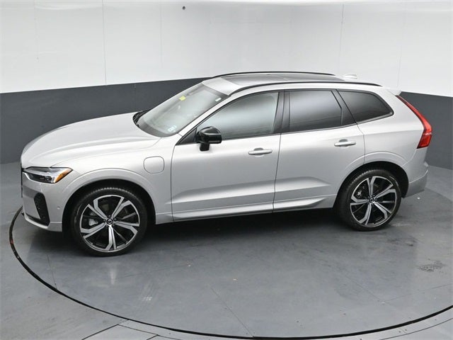 2022 Volvo XC60 Recharge Plug-In Hybrid T8 R-Design