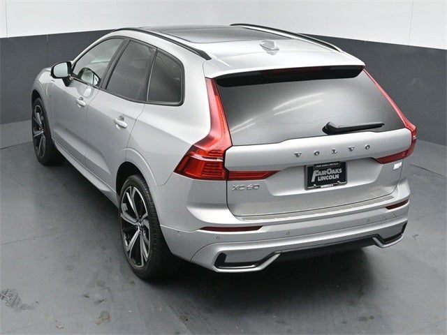 2022 Volvo XC60 Recharge Plug-In Hybrid T8 R-Design
