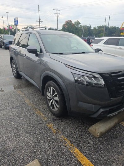 2022 Nissan Pathfinder SL
