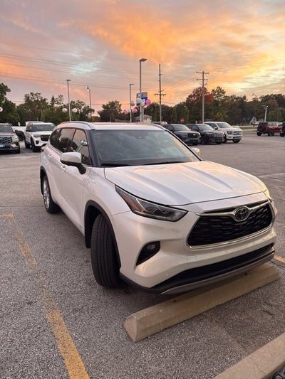 2026 Toyota Highlander Hybrid Platinum