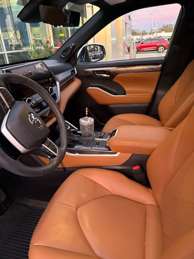 2026 Toyota Highlander Hybrid Platinum