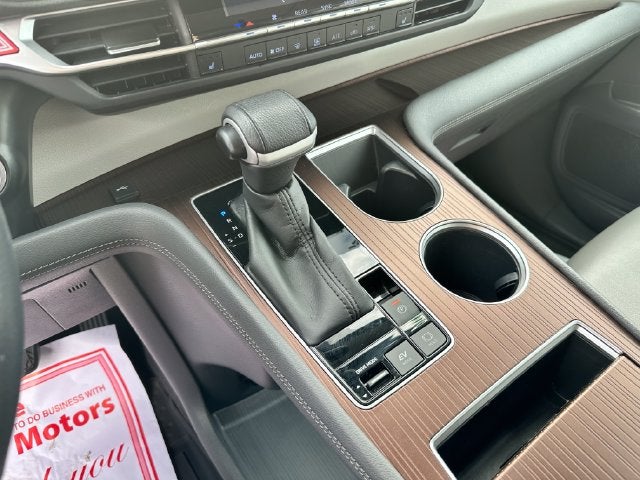 2022 Toyota Sienna XLE 8 Passenger