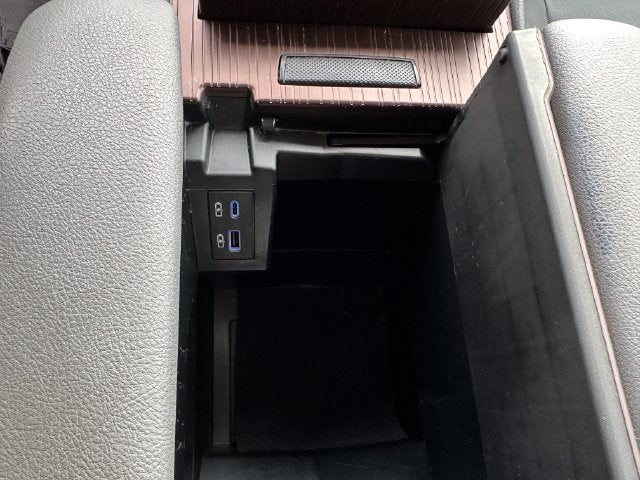 2022 Toyota Sienna XLE 8 Passenger