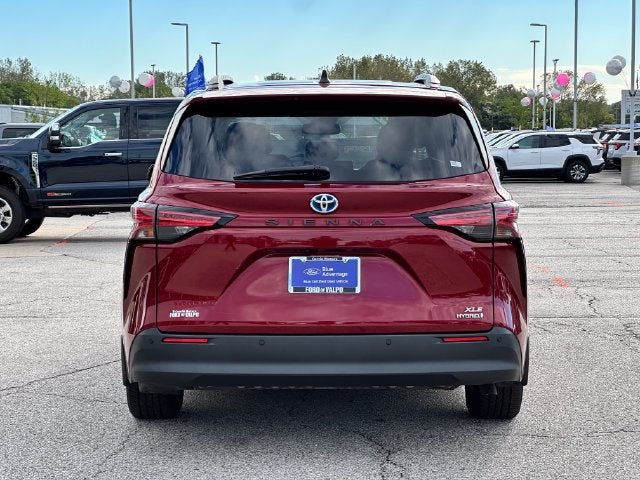 2022 Toyota Sienna XLE 8 Passenger
