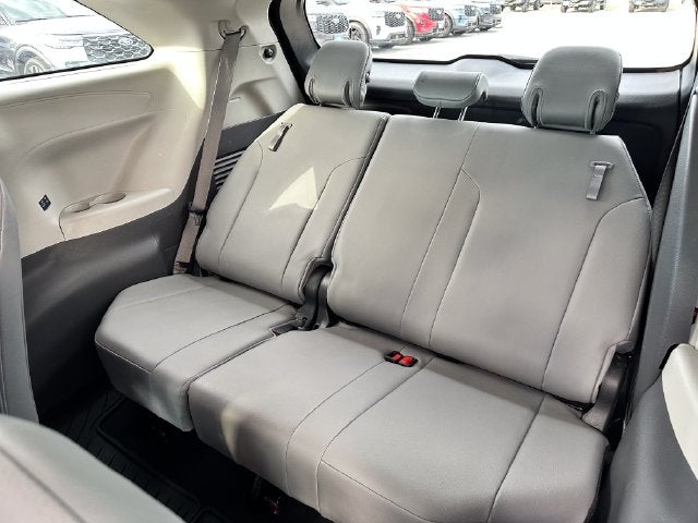 2022 Toyota Sienna XLE 8 Passenger