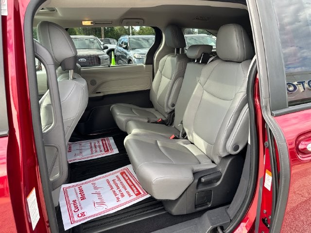 2022 Toyota Sienna XLE 8 Passenger