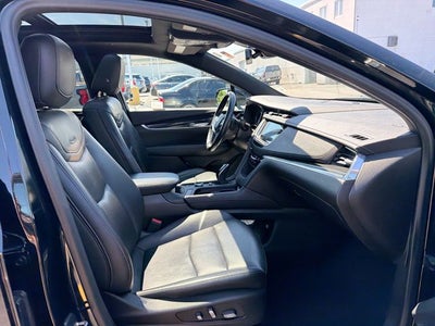 2022 Cadillac XT5 Premium Luxury