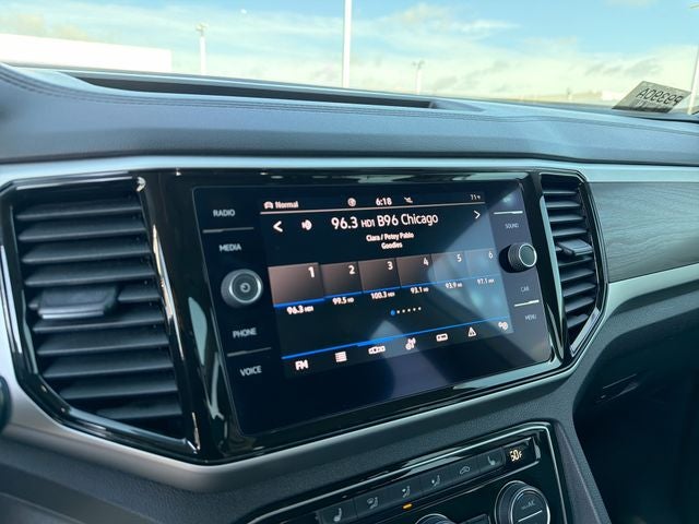 2022 Volkswagen Atlas 3.6L V6 SE w/Technology
