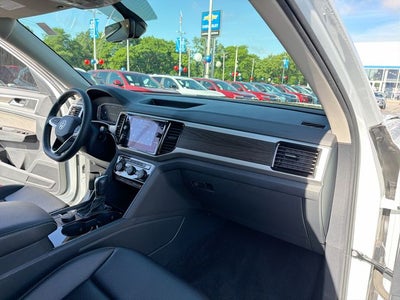 2022 Volkswagen Atlas 3.6L V6 SE w/Technology