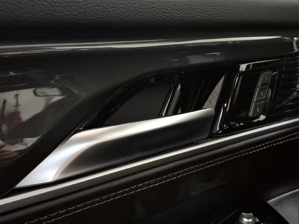 2023 Jeep Wagoneer Base