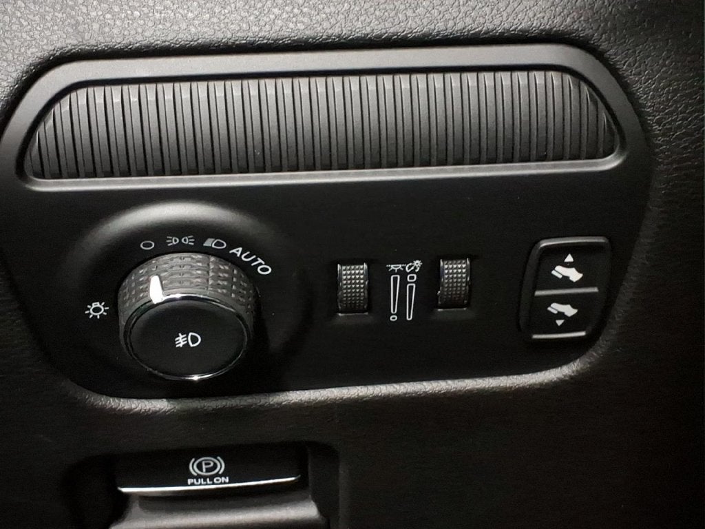 2023 Jeep Wagoneer Base