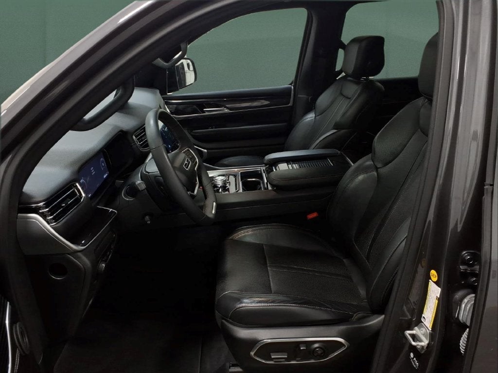 2023 Jeep Wagoneer Base