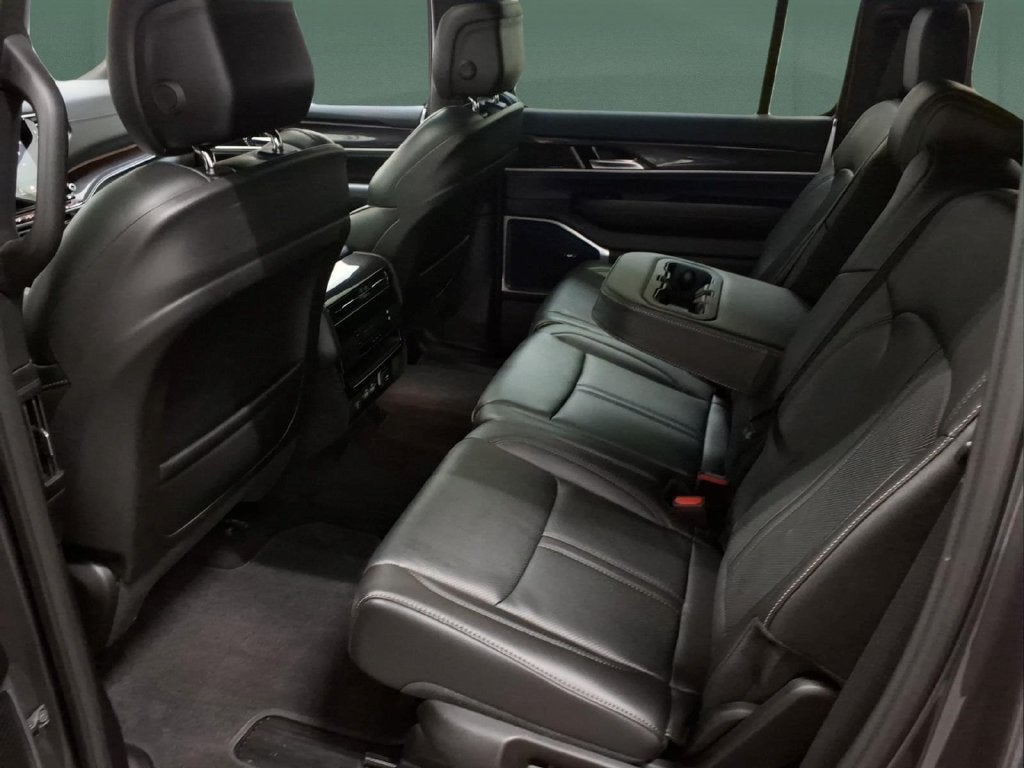 2023 Jeep Wagoneer Base