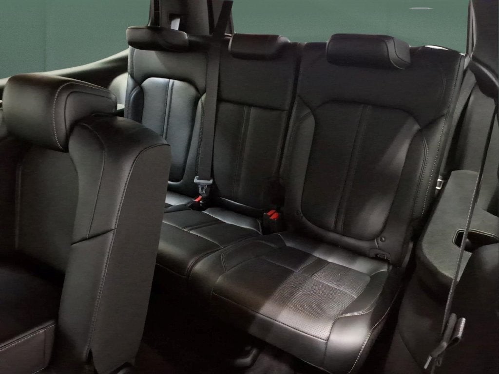 2023 Jeep Wagoneer Base
