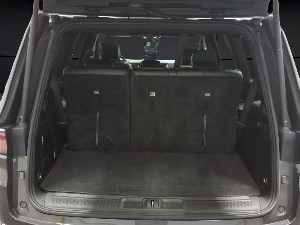 2023 Jeep Wagoneer Base