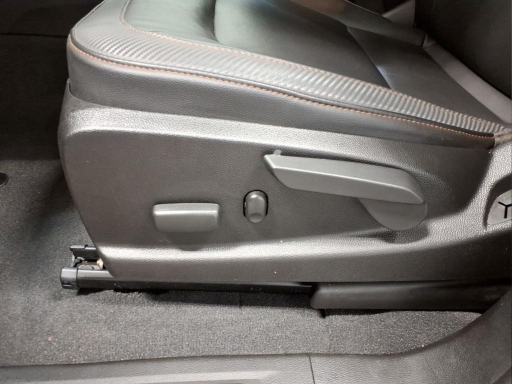 2022 GMC Canyon AT4 w/Leather