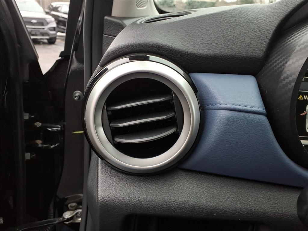 2023 Nissan Versa 1.6 SV