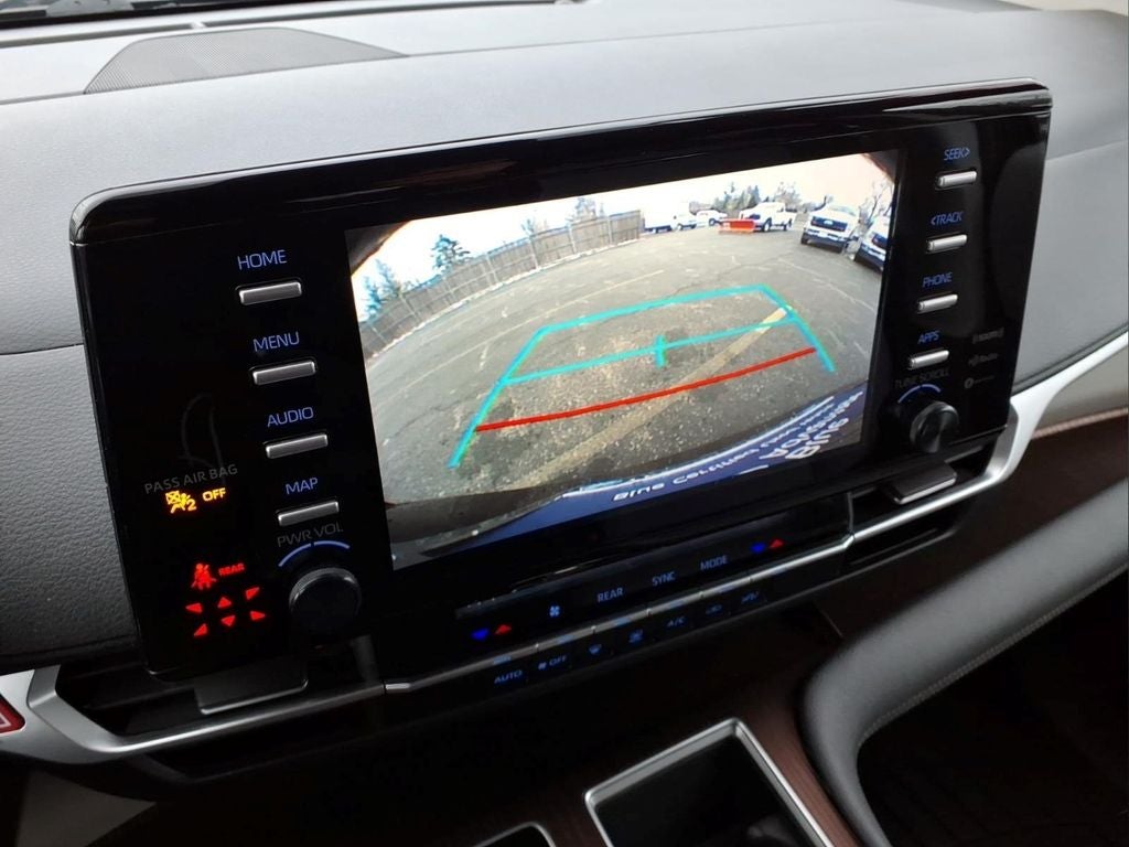 2022 Toyota Sienna LE 8 Passenger