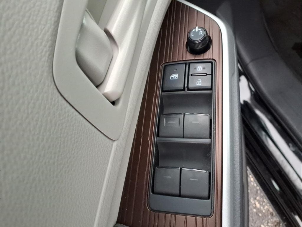 2022 Toyota Sienna LE 8 Passenger