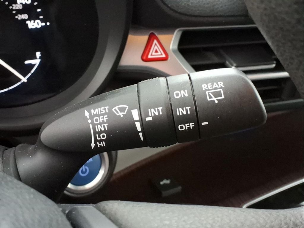 2022 Toyota Sienna LE 8 Passenger