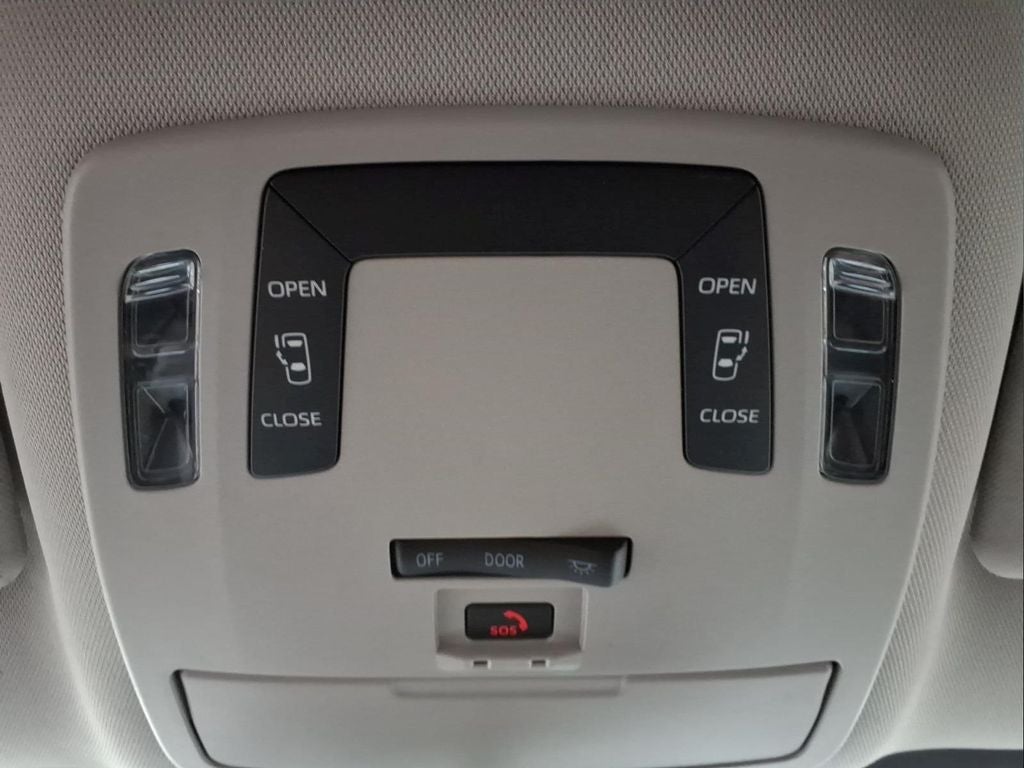 2022 Toyota Sienna LE 8 Passenger