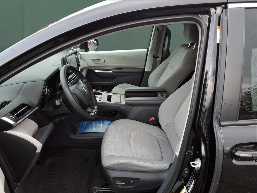 2022 Toyota Sienna LE 8 Passenger