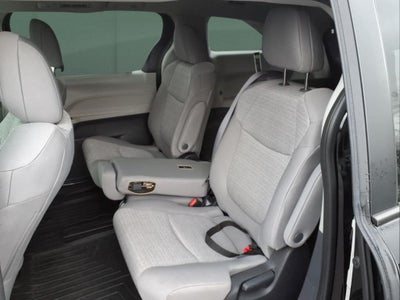 2022 Toyota Sienna LE 8 Passenger