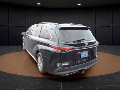 2022 Toyota Sienna LE 8 Passenger
