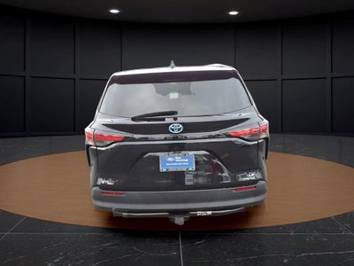 2022 Toyota Sienna LE 8 Passenger