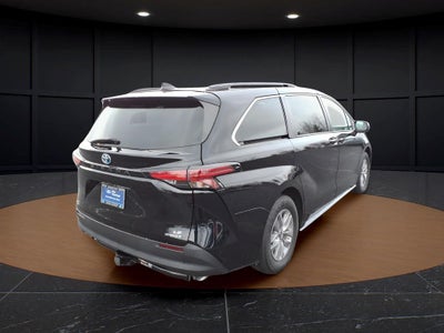2022 Toyota Sienna LE 8 Passenger