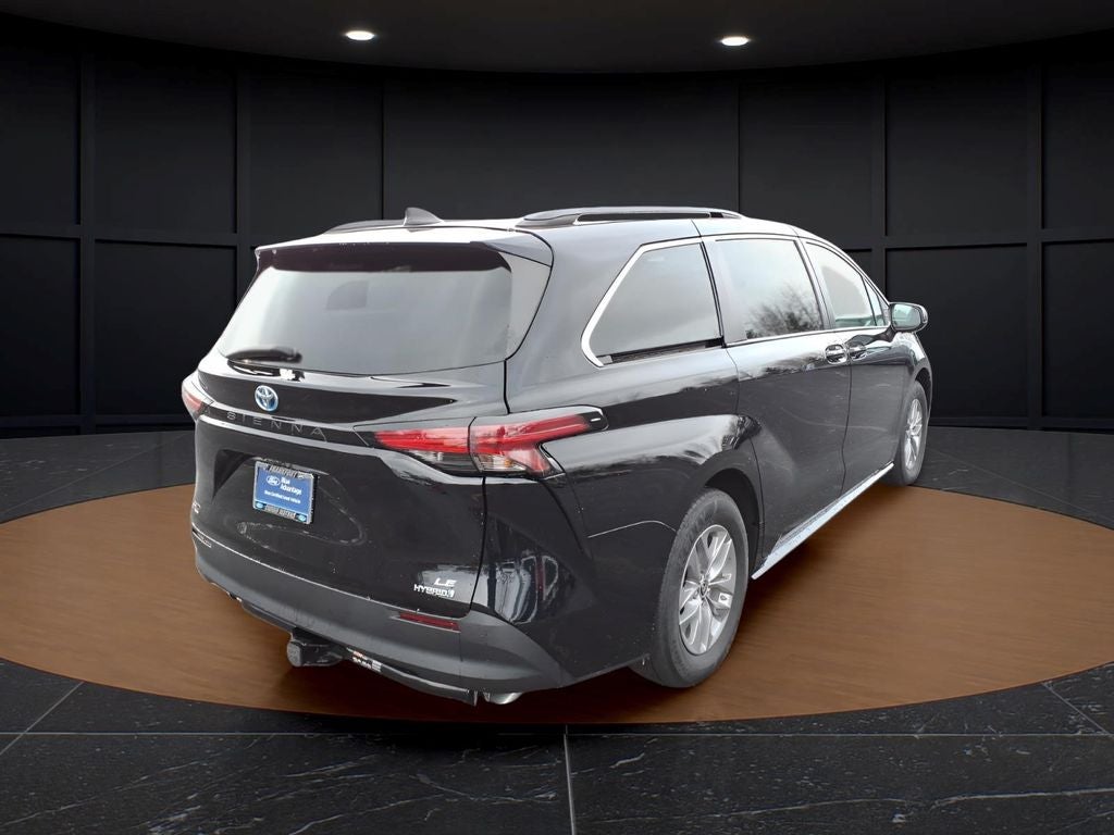 2022 Toyota Sienna LE 8 Passenger