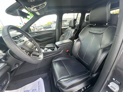 2024 Jeep Grand Cherokee Overland Luxury Group