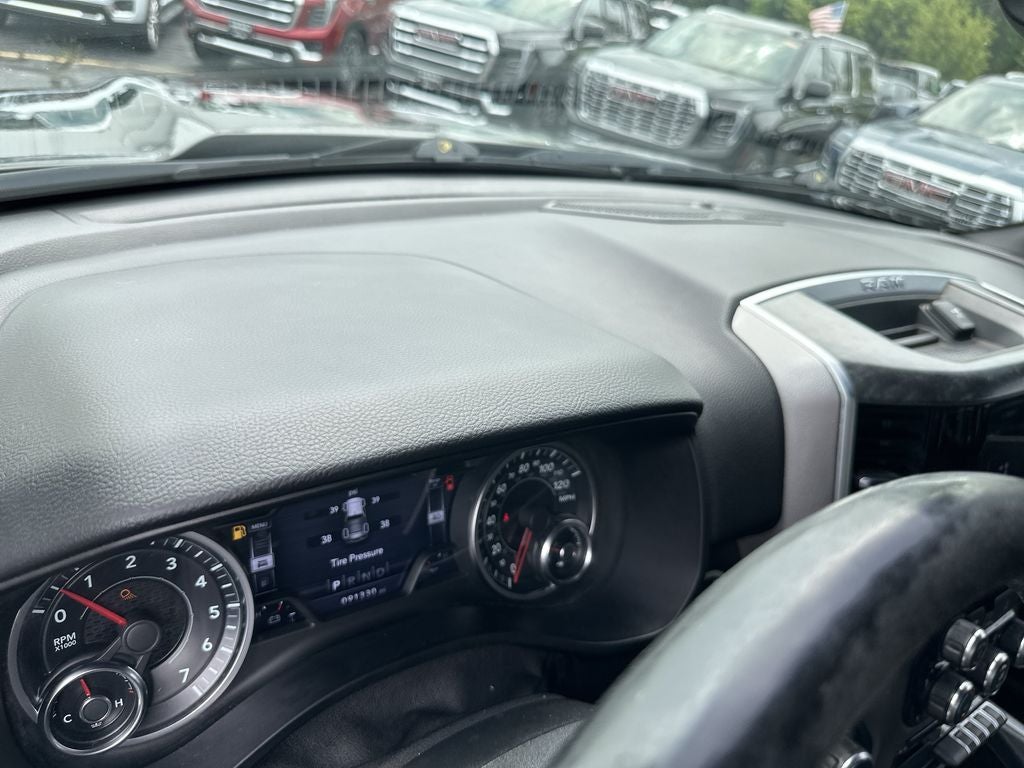 2019 RAM 1500 Big Horn/Lone Star Level 2 Black Appearance Package