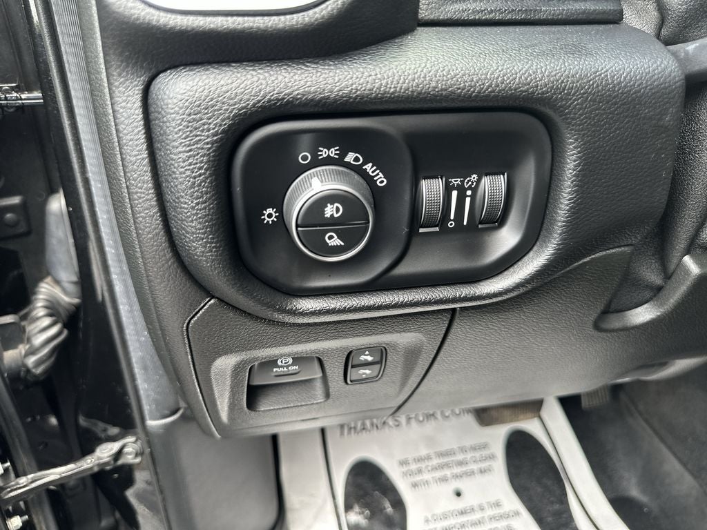 2019 RAM 1500 Big Horn/Lone Star Level 2 Black Appearance Package
