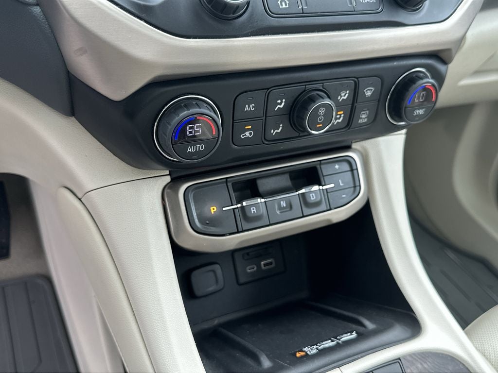 2022 GMC Acadia Denali