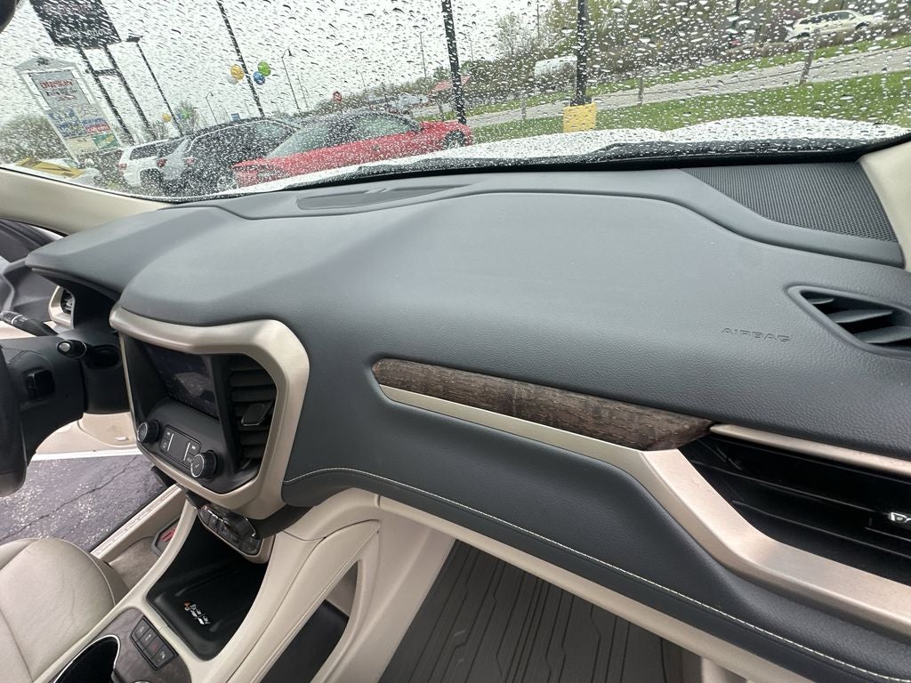 2022 GMC Acadia Denali
