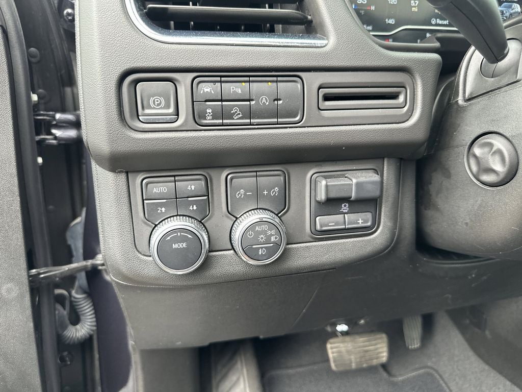 2023 GMC Yukon XL AT4