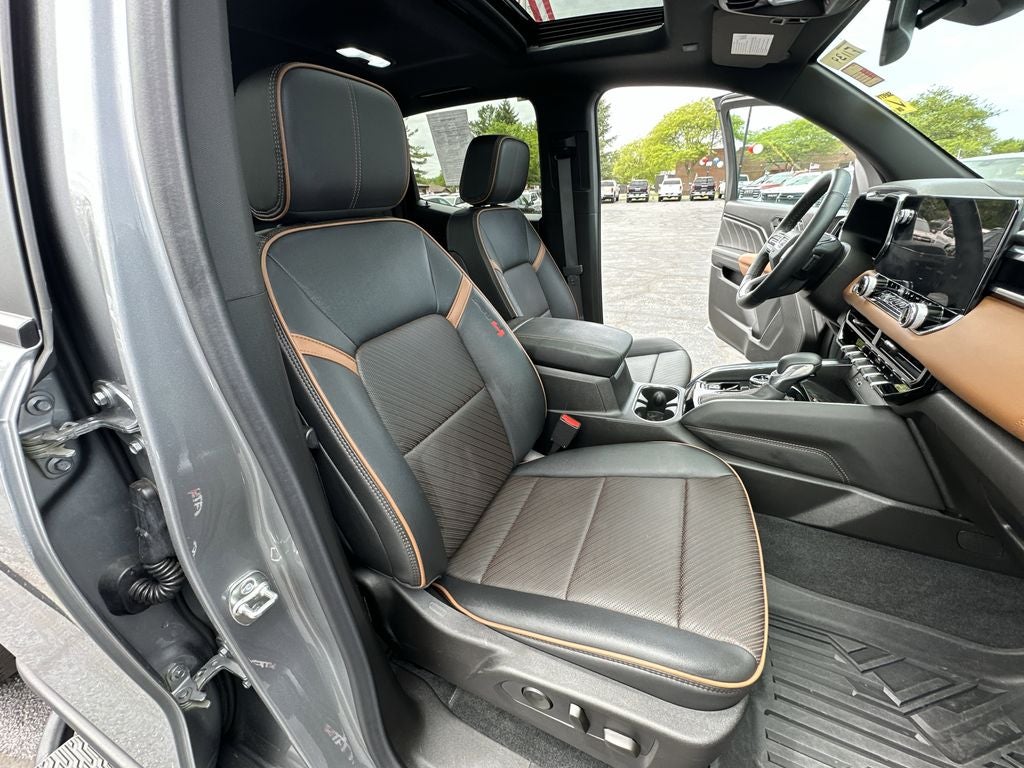 2025 GMC Canyon AT4 Nightfall Edition