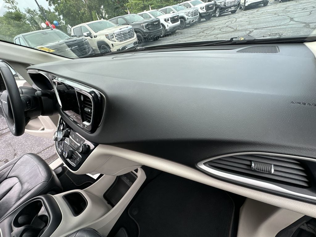 2022 Chrysler Pacifica Touring L