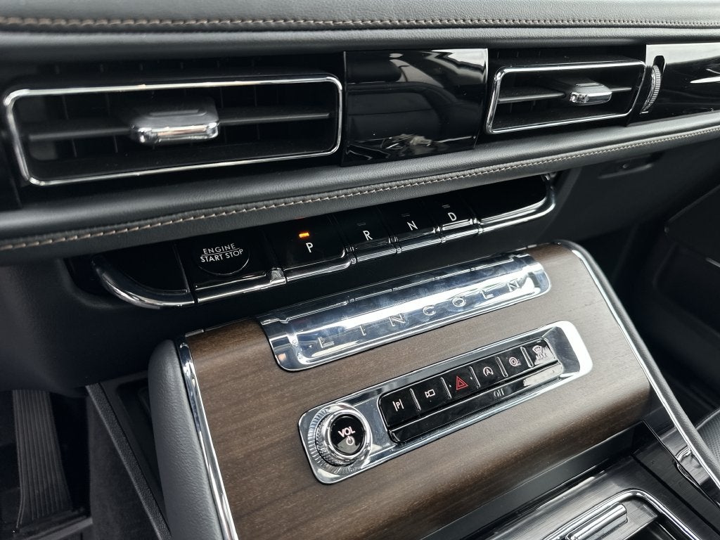 2025 Lincoln Aviator Reserve Illumination package