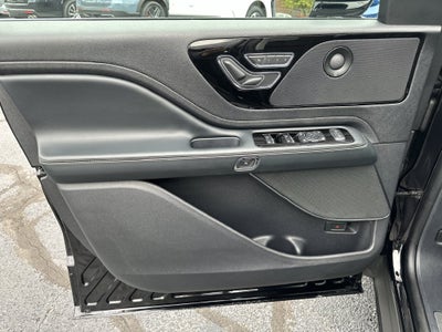 2025 Lincoln Aviator Reserve Illumination package