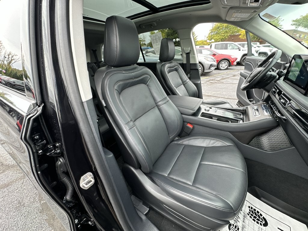 2025 Lincoln Aviator Reserve Illumination package