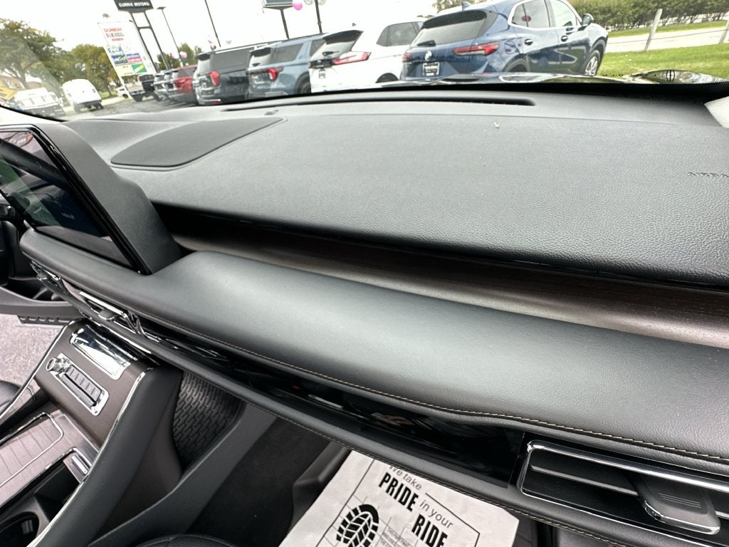 2025 Lincoln Aviator Reserve Illumination package