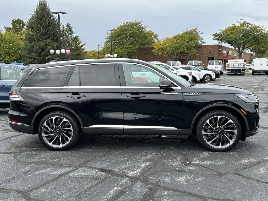 2025 Lincoln Aviator Reserve Illumination package