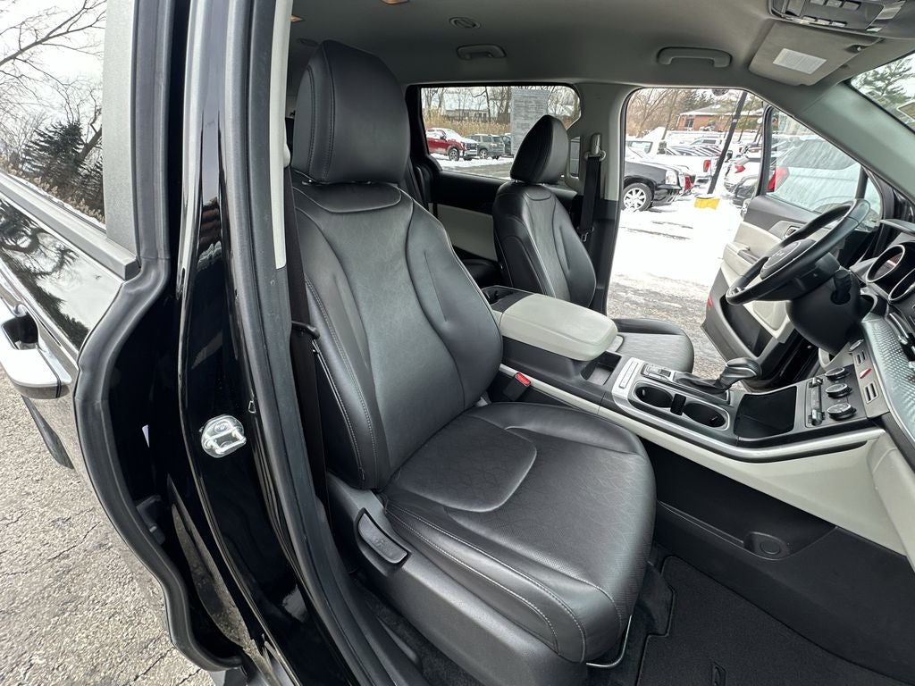 2024 Kia Carnival LX 8 Passenger