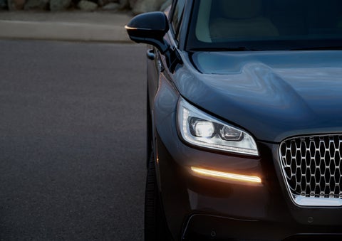 The turn signal on the front fascia is a bold sunset orange stroke of brilliance against a Flight Blue exterior | Fair Oaks Lincoln in Naperville IL