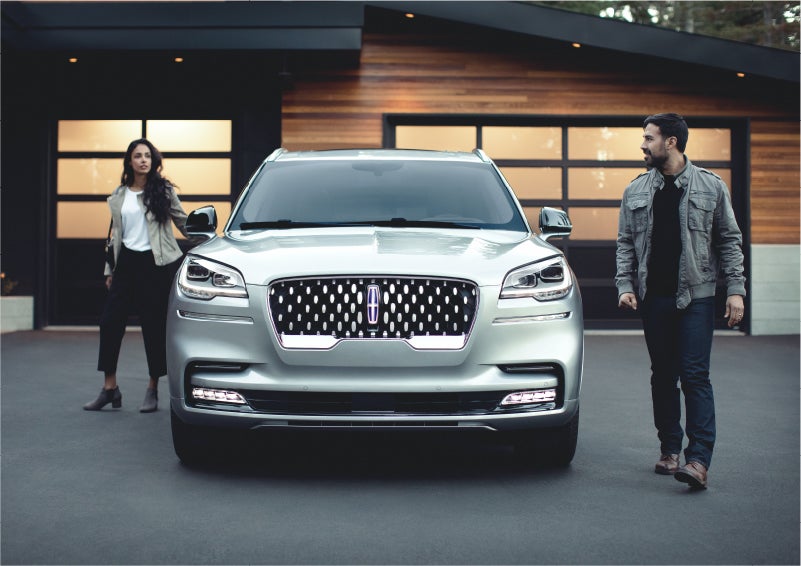 The sparkling grille of the 2023 Lincoln Aviator® Grand Touring model | Fair Oaks Lincoln in Naperville IL
