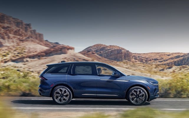 A 2024 Lincoln Nautilus® SUV is being driven in a desert setting. | Fair Oaks Lincoln in Naperville IL