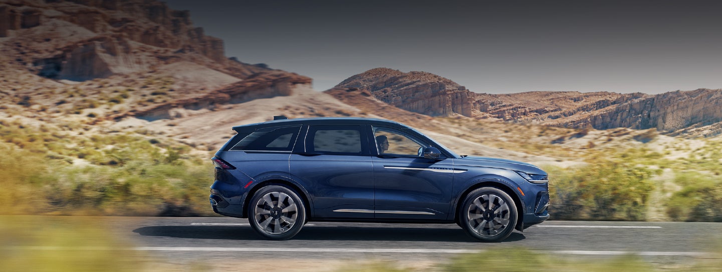 A 2024 Lincoln Nautilus® SUV is being driven in a desert setting. | Fair Oaks Lincoln in Naperville IL