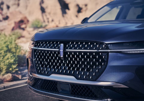 The stylish grille of a 2024 Lincoln Nautilus® SUV sparkles in the sunlight. | Fair Oaks Lincoln in Naperville IL